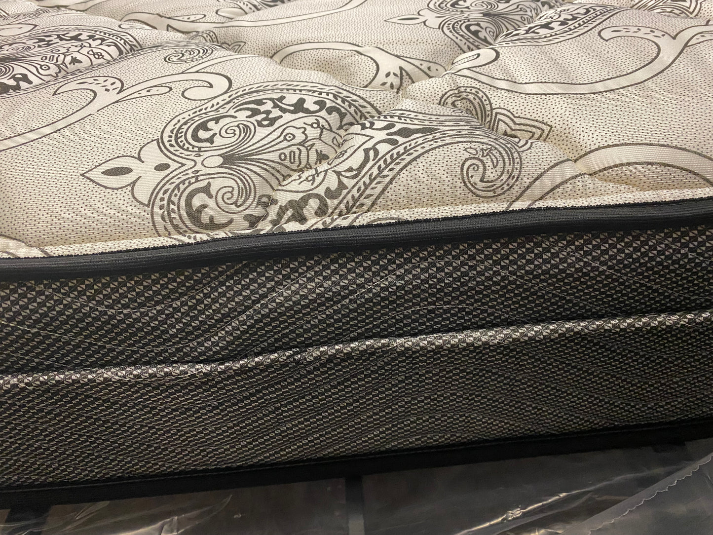 Ebony 9 inch Mattress